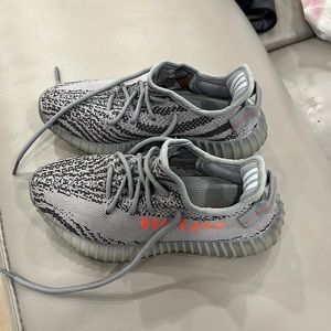 Yeezy 2017
Yeezy Boost 350 V2 'Beluga 2.0'
Adidas

,